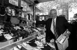 Borrell explica ante empresarios que "los comunistas ya no son los bolcheviques de 1917"