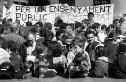 Padres y enseñantes reclaman a la Generalitat inversiones para mejorar la enseñanza pública