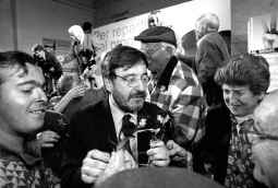 El PSC arremete contra Piqué por su pasado como colaborador de De la Rosa