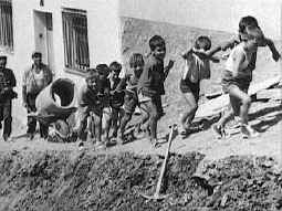 Vecinos de Roquetes reviven en un documental cómo construyeron el barrio en los años sesenta