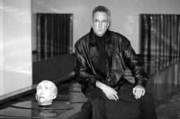 Francesc Torres presenta su "última" instalación en Tecla Sala