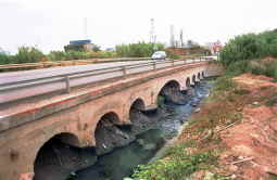 Un grupo ecologista alerta del riesgo de hundimiento de un puente en la N-340