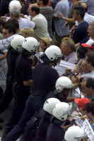 Los Mossos impiden que vecinos de Maçanet corten la A-7