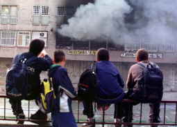 El fuego destruye un comercio de Girona