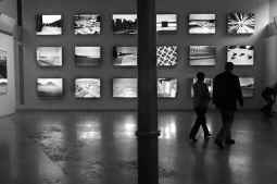 La Fundación Tàpies revisa la variada trayectoria artística de Matt Mullican