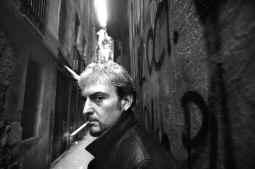 "Pienso envejecer con con la guitarra a cuestas"
Ramón de España