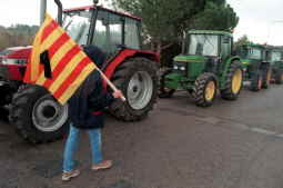 Los payeses cortan carreteras por  la subida de los  precios del gasóleo