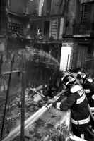 Un incendio obliga a evacuar a 50 personas en el centro de Barcelona