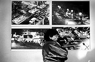 Fotografías de la exposición    La informació del 23-F als mitjans de comunicació , inaugurada ayer en la Nau.