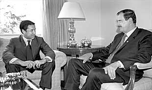 Eduardo Zaplana fue recibido ayer en Los Pinos por el presidente mexicano, Vicente Fox.