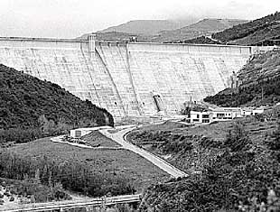 Vista del pantano de Itoiz.