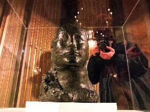  Cabeza de mujer (Fernande) , escultura de Picasso adquirida por el museo barcelonés.