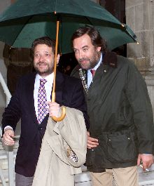 Benjumea (izquierda) y Beneroso, ayer, tras informar al alcalde de Sevilla.