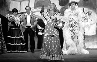 Un grupo de actores, durante la representación de Café de Chinitas.