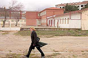Vista del exterior del centro de menores de Guadarrama, clausurado el pasado viernes.