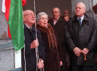 Arzalluz, ayer, en la inauguración de la sede del PNV en Mendaro (Guipúzcoa).