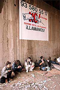 Drogodependientes bajo la Ronda del Litoral, ayer.