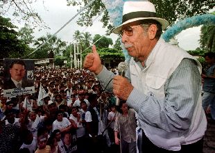 El ex dictador Efraín Ríos Montt, en un mitin en Masagua, Guatemala, en enero de 2000.