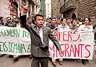 Inmigrantes durante su manifestación ayer a la salida de su encierro en la iglesia del Pí.