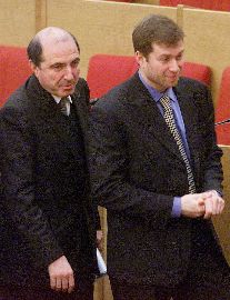 Román Abramóvich, a la derecha, junto a Borís Berezovski, en enero de 2000.