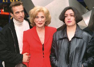 Imanol Arias, Marisa Paredes y María Isasi, ayer en la presentación del rodaje de    Salvaje .