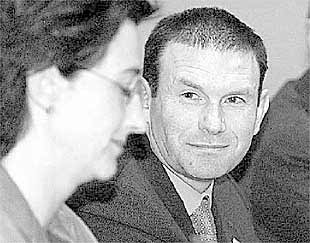 Idoia Zenarruzabeitia y el lehendakari en la conferencia de prensa ofrecida ayer.