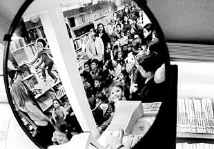 Aspecto de la librería Rayuela durante la presentación del último libro de Harry Potter, el viernes.