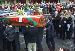 Entierro ayer en Portugalete del    ertzaina  Iñaki Totorika, asesinado por ETA.