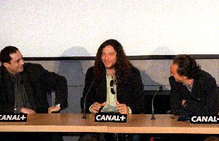 Tomatito, entre Diego de la Serna (a la izquierda) y José Manuel Lorenzo, director general de Canal +.