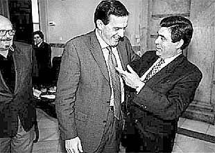 El secretario general de los socialistas valencianos, Joan Ignasi Pla con el presidente del Tribunal Superior de Justicia, Juan Luis de la Rúa.