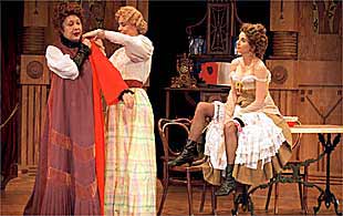 Un momento de la representación de  Las señoritas de Aviñón  en el teatro Príncipe.