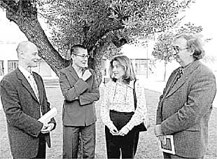 Josep Cervelló, presidente del congreso de egiptólogos (izquierda), con los directores de tres misiones: Francesca Berenguer (Napata, Sudán), Mari Carmen Pérez Díe (Heracleópolis) y Josep Padró (Orrixinco).