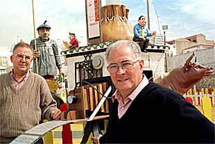 Miguel Pulido (izquierda) y Tomás Ruiz Chica, creadores de la talla de Mancha Real.