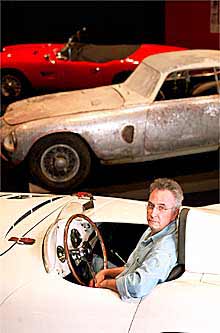 Francesc Torres, en uno de los Pegasos que se exponen en el CCCB.