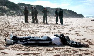 Hallados cuatro cadáveres de inmigrantes en la costa de Tarifa