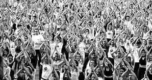 Cerca de un millar de personas se congregaron ayer en la novena edición del Aerobithón Ciudad de Sevilla.