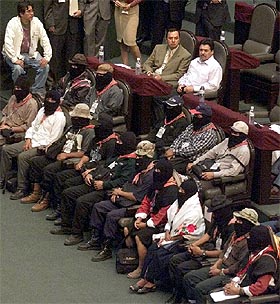 23  comandantes  zapatistas ocuparon los escaños de los ministros en el Congreso mexicano.