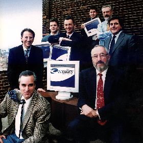 El equipo fundador de la tienda online Ecuality, en una imagen de mayo de 1999. La compañía está en suspensión de pagos.