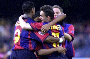Kluivert, Rivaldo, Overmars y Frank de Boer festejan uno de los goles del Barça.