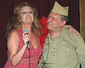 Fedra Lorente y Álvaro de Luna, en la presentación del rodaje de  La marcha verde .