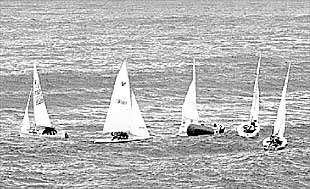 Estampa de los veleros en la bahía de la Concha.