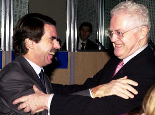 José María Aznar y Lionel Jospin, durante la cumbre europea de Niza.