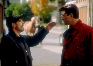David Mamet (izquierda), con el actor Alec Baldwin, durante el rodaje de  State and Main .