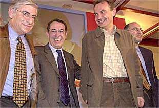 Manuel Huertas,  Nicolás Redondo, Rodríguez Zapatero y Rodolfo Ares, en un acto preelectoral vasco.