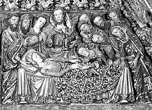 EL tímpano ofrece varias escenas del triunfo de la Virgen: entre ellas, la Anunciación y la Asunción.