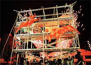 Un momento del espectáculo  Déus o bèsties,  de Xarxa Teatre, que estará el 1 de mayo junto al Templo de Debod.