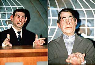 De izquierda a derecha, los guiñoles de Juan José Ibarretxe y Nicolás Redondo Terreros.