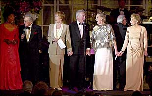 Julie Andrews, Christopher Plummer, Carol Burnett, Andy Williams y Dick van Dyke.