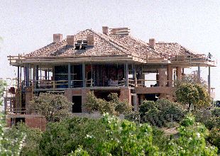 La construcción de la residencia del príncipe Felipe, de 33 años, situada en el recinto de La Zarzuela, avanza a buen ritmo y se espera que esté concluida a finales de año.