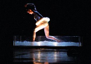 Marina Jiménez, en un momento de la coreografía  Érase una vez... , durante el ensayo general.